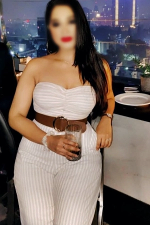 Premium Mira Road call girl offering elite escort service